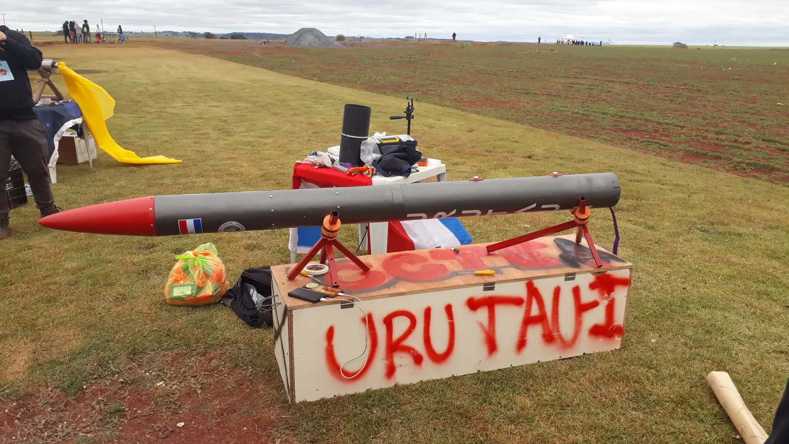 Vehículo experimental URUTAÚ preparado en el campo de lanzamiento
